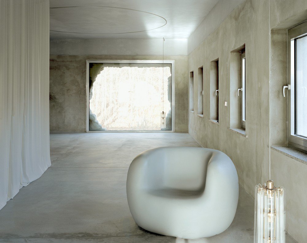 55498233e58ece423b000006_antivilla-brandlhuber-emde-schneider_antivilla_brandlhuber___emde__schneider_innen_foto_erica_overmeer-1000x791