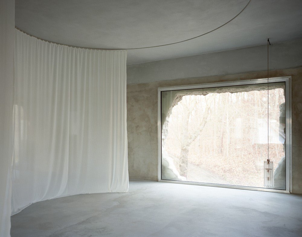 5549823fe58ece61f2000004_antivilla-brandlhuber-emde-schneider_antivilla_brandlhuber___emde__schneider_klimazone_schlafen_sommer_foto_erica_overmeer-1000x785